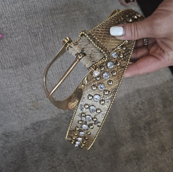 Gorgeous guess belt size M/l - Picture 1 of 6